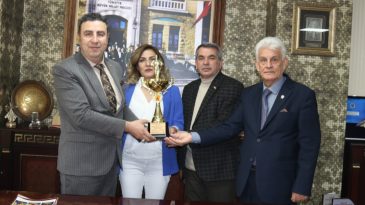 BAYAN KUAFÖRÜ OSCAR ÖDÜLÜ ALDI