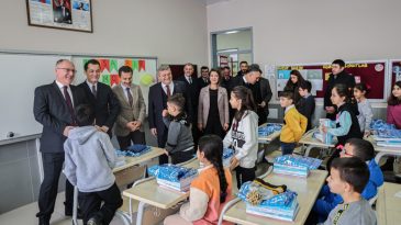 DEPREMZEDE ÖĞRENCİLERİN OKUL İHTİYAÇLARINI BELEDİYE KARŞILAYACAK…