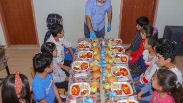 ÖĞRENCİLERE ÜCRETSİZ YEMEK