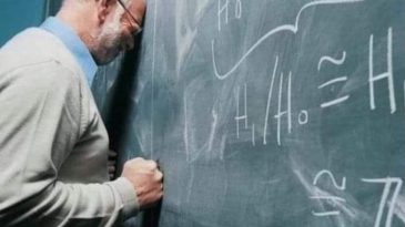 TARİH ÖĞRETMENİ ÇOCUĞA SORMUŞ