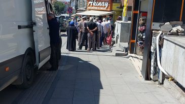 SİVAS’TA UCUZ EKMEK NÖBETİ
