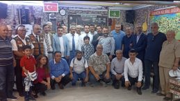 AŞIKLAR GAZETECİLERLE BULUŞTU