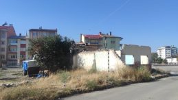 YIKILMAYI BEKLIYOR…