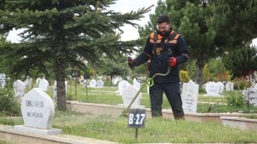 MEZARLIKLARDA KAPSAMLI TEMİZLİK BAŞLATILDI…