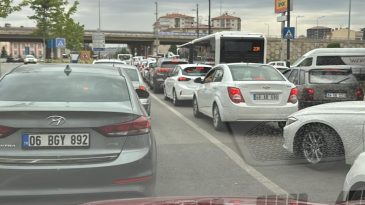 TRAFİK ÇÖZÜM BEKLİYOR ONLAR KEYF ÇATIYOR