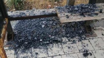 DURAK CAMLARINI KİMLER KIRDI?