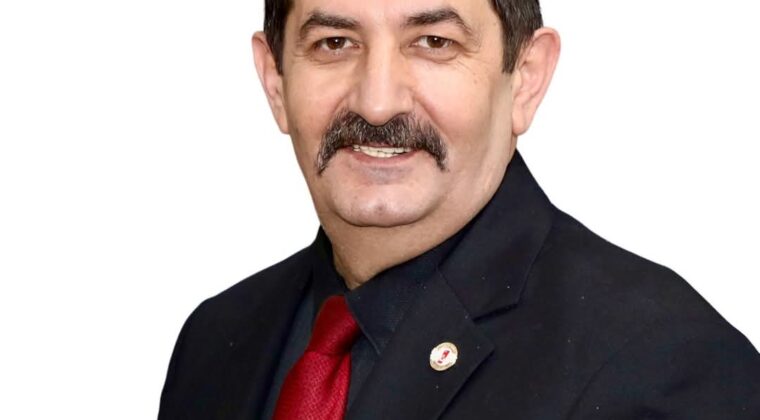 YUMRUĞU MASAYA VURABİLECEK Mİ?
