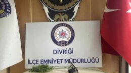 DİVRİĞİ DE SİLAH VE UYUŞTURUCU ELE GEÇİRİLDİ