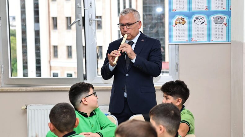 DERT ZİLİ ÇALDI ÖĞRENCİLER DERS BAŞI YAPTI