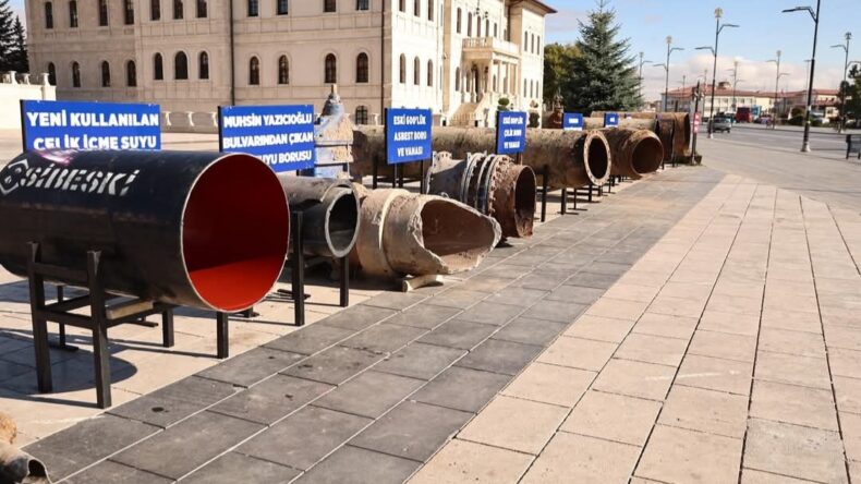 BORULAR SERGİLENİYOR, SAYAÇLAR TANITILIYOR: PEKİ YA ASIL MESELE?