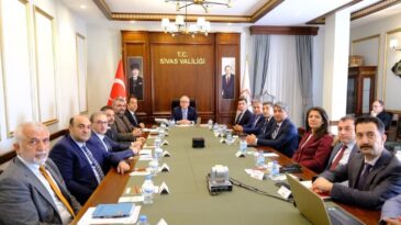 YENİ HASTANE İÇİN TOPLANDILAR