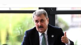 DESTİCİ HAYAL DÜNYASINDA…