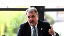DESTİCİ HAYAL DÜNYASINDA…