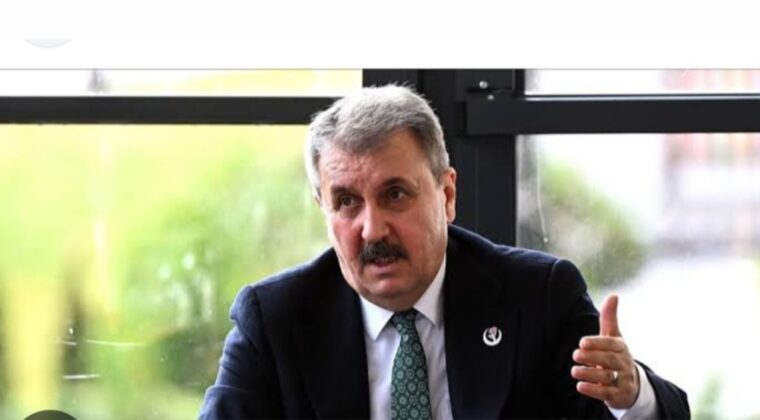 DESTİCİ HAYAL DÜNYASINDA…