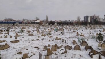 HALFELİK MEZARLIĞI’NA GİRMEK YÜREK İSTİYOR!