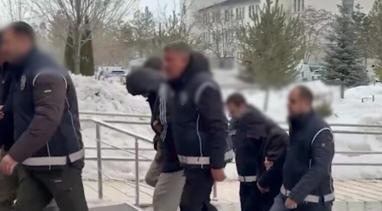 GÖÇMEN KAÇAKÇILIĞINA DARBE: 19 TUTUKLAMA