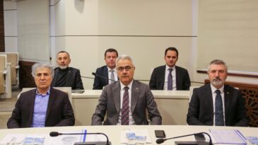 İŞ DÜNYASI İCRAAT GÖRMEK İSTİYOR