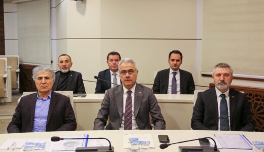 İŞ DÜNYASI İCRAAT GÖRMEK İSTİYOR