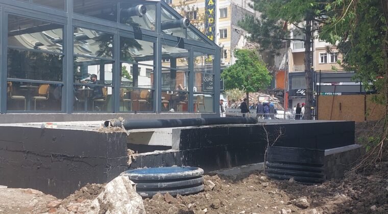 BÜYÜK OTEL’İN YANINDAKİ İNŞAAT TARTIŞMA YARATTI