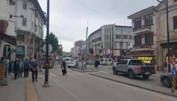 ATATÜRK CADDESİ’NDEKİ  ÇALIŞMALAR ESNAFI ZORA SOKTU