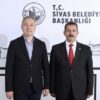 SİYASET SAHA DA YAPILIR…