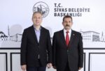 SİYASET SAHA DA YAPILIR…