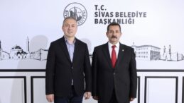 SİYASET SAHA DA YAPILIR…