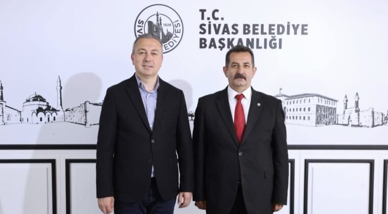 SİYASET SAHA DA YAPILIR…
