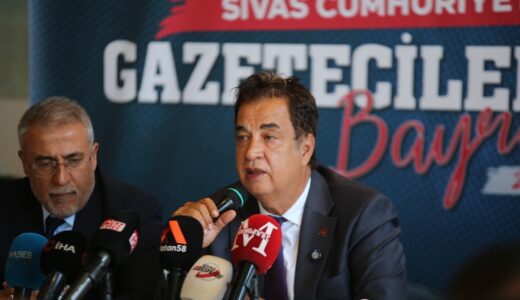 REKTÖR ŞENGÖNÜL ÜNİVERSİTENİN BAŞARILARINI ANLATTI
