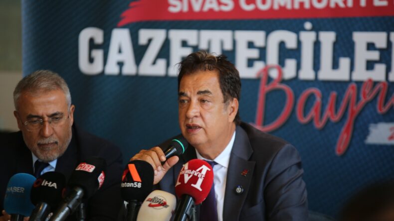 REKTÖR ŞENGÖNÜL ÜNİVERSİTENİN BAŞARILARINI ANLATTI