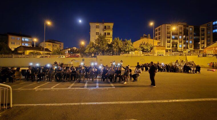 SİVAS’TA BİR İLK: MAHALLEDE KONSER COŞKUSU