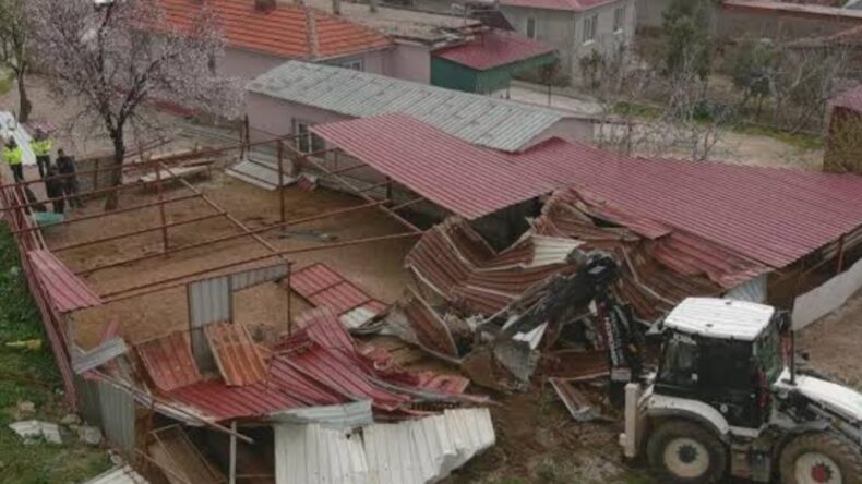 KÖYLERDE KAÇAK YAPILAŞMAYA KİM “DUR” DİYECEK?