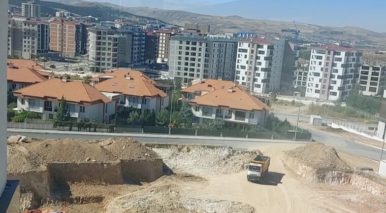 BU NE CESARET?