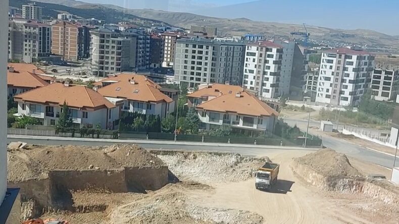 BU NE CESARET?